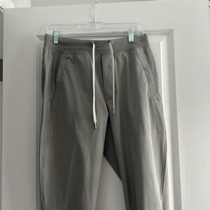 Vuori Meta joggers men’s size medium grey